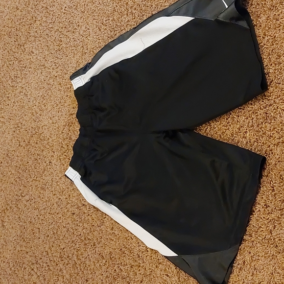 Nike mesh shorts - Picture 1 of 3
